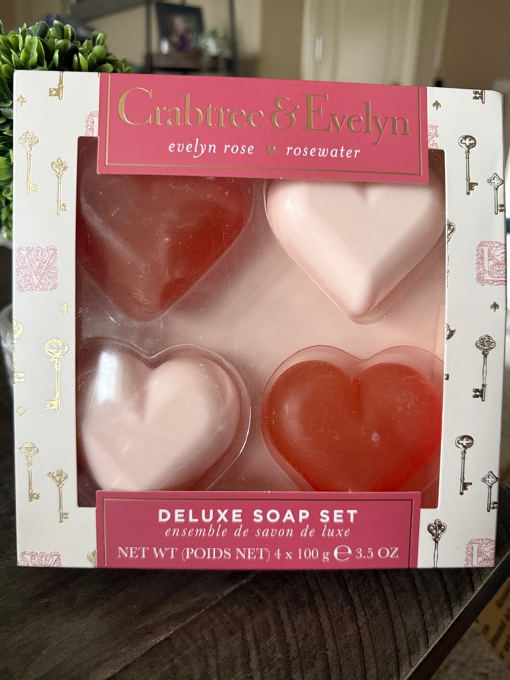Crabtree & Evelyn Heart Soap Gift Set - Pink & Red